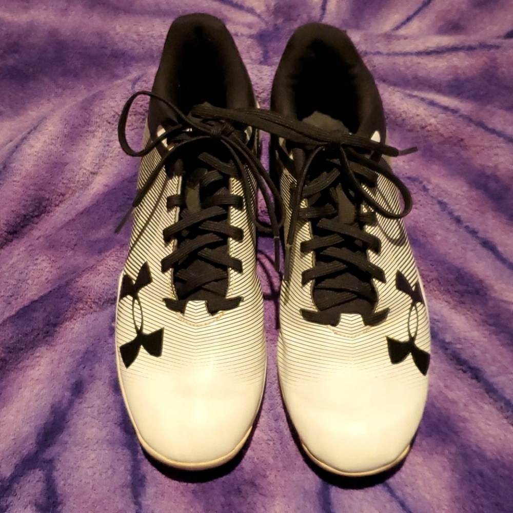 Baseball cleats